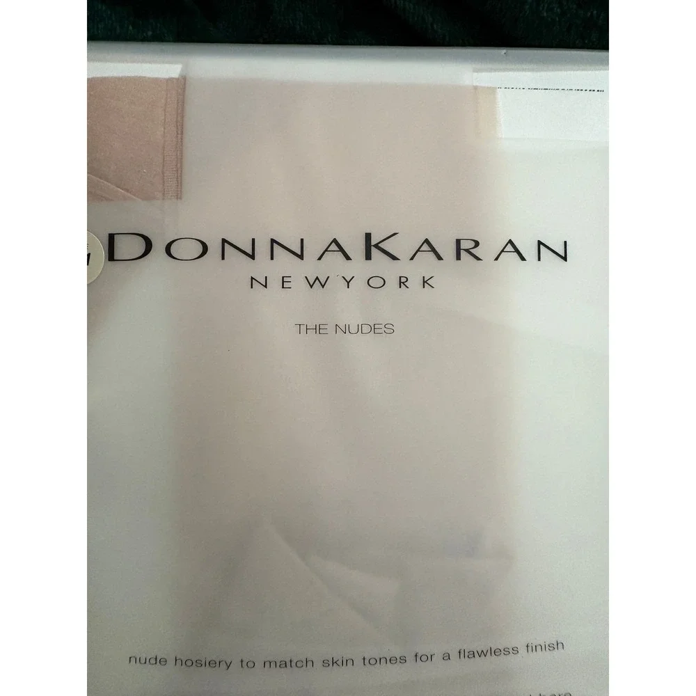 Donna Karan New York The Nudes Hosiery Tone A01 Sheer Tights Medium New
